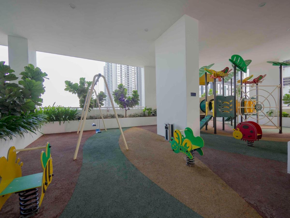 Artsy In Jb Town Center Near Foodcourt, Malls & Grocery * Johor Bahru